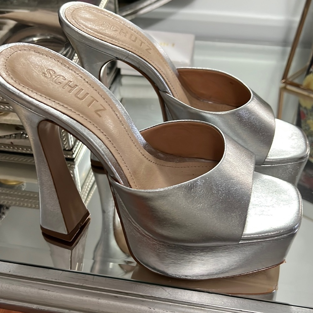 COPY - Metallic platforms